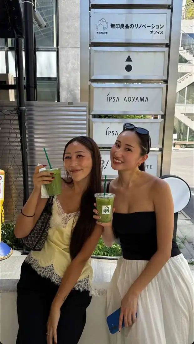 Two guests with matcha drinks in Aoyama